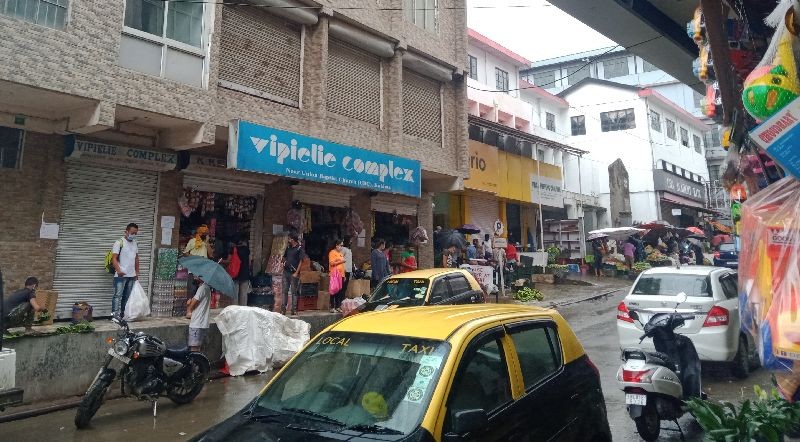 People do shopping ahead of total lockdown on July 24 in Kohima. A total lockdown will be enforced within Kohima municipal area from July 25 to 31. Kohima DC on Thursday informed that the decision for total lockdown was taken during the emergency meeting of the District Task Force (DTF) Kohima on July 23. The lockdown has been enforced in order to enhance active surveillance by the CMO in coordination with Team Kohima and to ensure more comprehensive contact tracing, early detection of suspected cases and isolation measures so as to slow down the chain of transmission. (Morung Photo)
